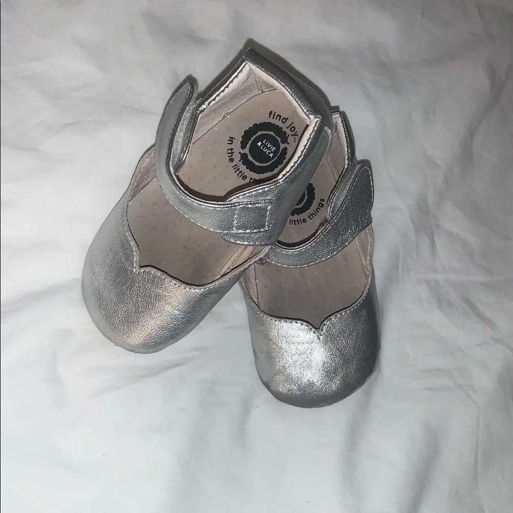 LIVIE & LUCA SILVER LEATHER  Mary Jane ballet shoes baby girl size 18-24 months